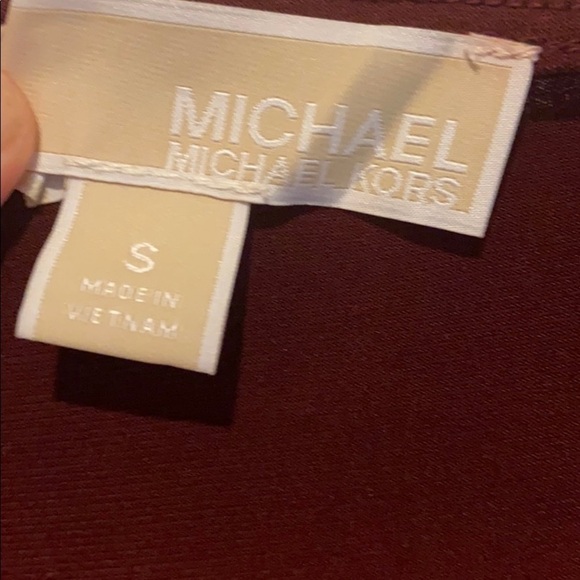 Michael by Michael Kors sleeve less blouse. Size Small. Burgundy - Picture 2 of 11